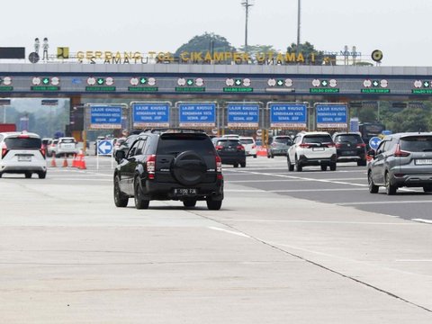 FOTO: H-2 Lebaran, Gerbang Tol Cikampek Utama Menuju Arah Palimanan Ramai Lancar