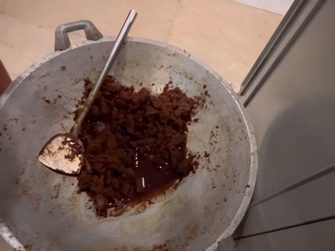 Ternyata Jago Masak, ini Foto-foto Bunga Citra Lestari Memasak 18 Kilogram Rendang untuk Sambut Lebaran