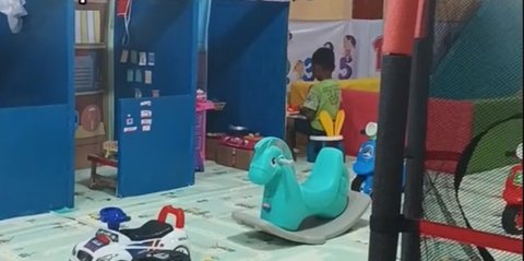 Aksi Perempuan Izinkan Seorang Anak Main di Playgroundnya Ini Curi Perhatian, Ikhlas Dibayar Rp5 Ribu