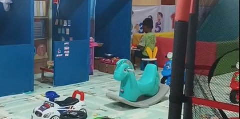 Aksi Perempuan Izinkan Seorang Anak Main di Playgroundnya Ini Curi Perhatian, Ikhlas Dibayar Rp5 Ribu