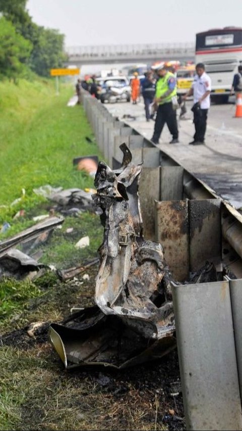 Polisi: Semua Penumpang di Daihatsu Grand Max Meninggal dalam Kecelakaan di Km 58