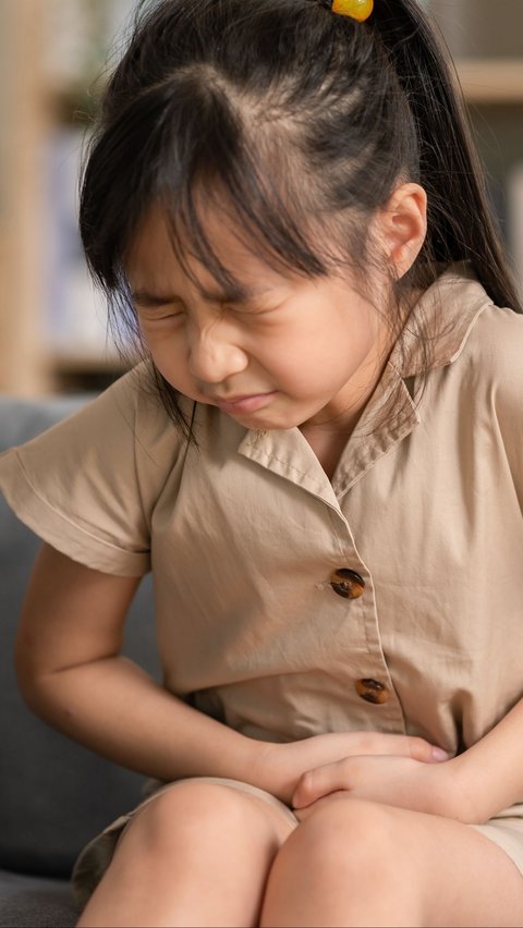 4 Triggers for Children Often Complaining of Stomach Ache, Could be due to Psychological Disturbances