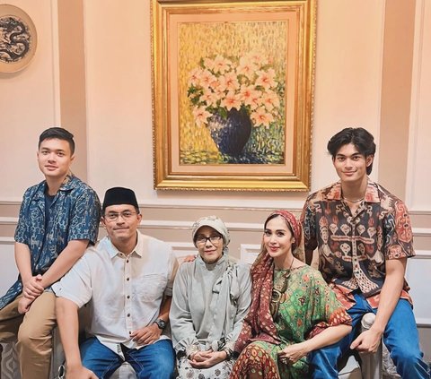 Momen Kehangatan Diah Permatasari dan Keluarga saat Buka Puasa Bersama, Potret Ganteng Kedua Putranya Bikin Salfok