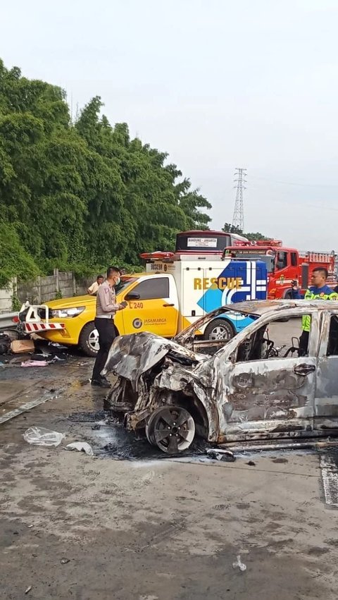 Duka H-2 Lebaran, Kecelakaan Tol Cikampek Gran Max vs Bus Adu Banteng di KM 58 Tewaskan 12 Orang<br>