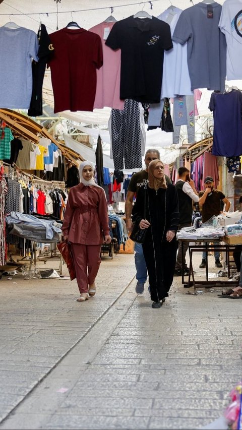 Namun, di balik kegembiraan ini, warga Palestina juga harus menghadapi tekanan yang terus berlanjut dari Israel. Foto: REUTERS / Raneen Sawafta<br>