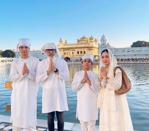 Bunga Zainal undergoes worship in India, Netizens fail to focus on her face