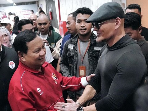 Deddy Corbuzier Shows Anti-Mainstream Lebaran Hampers from Prabowo Subianto