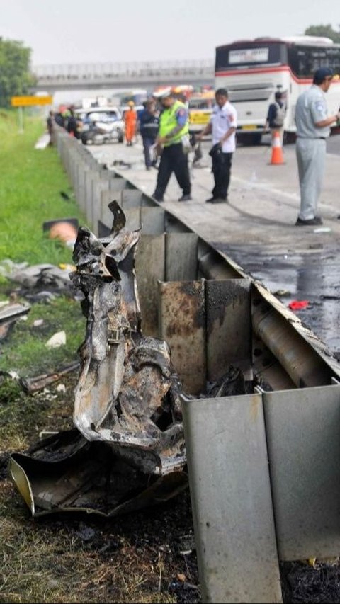 Bawa Penumpang 12 Orang, Grandmax Terlibat Kecelakaan di Km 58 di Tol Jakpek Overload
