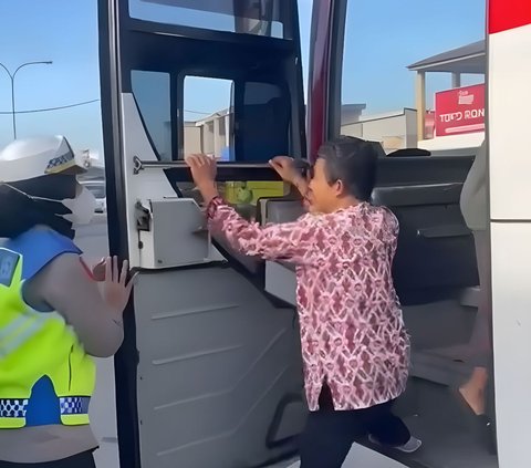 Viral Female Police Officer Helps Mother and Four Children 'Going Home' from Palembang to Surabaya after Being Expelled by Mother-in-Law, Claiming to Run Out of Money in Merak