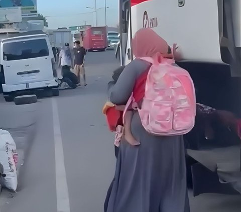 Viral Female Police Officer Helps Mother and Four Children 'Going Home' from Palembang to Surabaya after Being Expelled by Mother-in-Law, Claiming to Run Out of Money in Merak