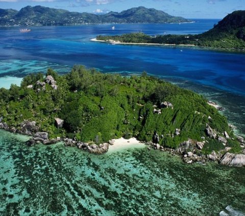 Moyenne Island: From Abandoned Island to World's Smallest National Park ...