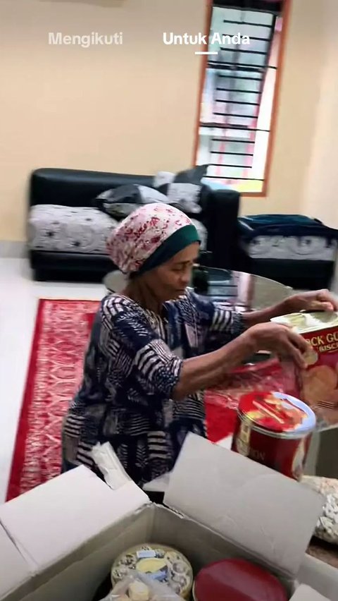 Portrait of Mimi Peri Buying Eid Gifts for Mom, Used to Have Only One Jar