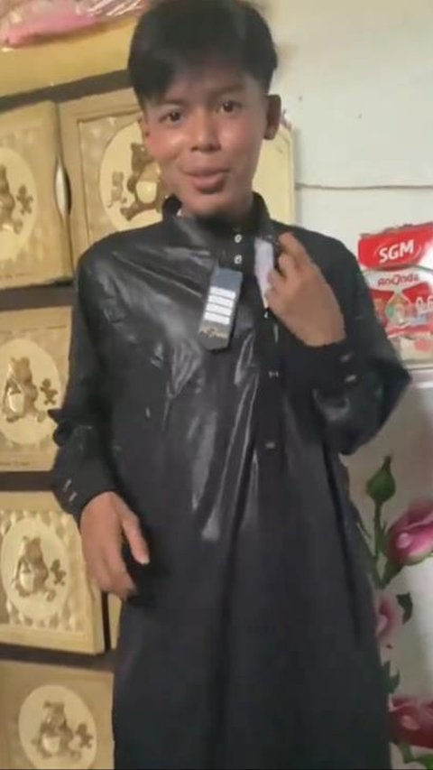 Laugh out loud! Turns out there's a male version of the Shimmer Eid Clothes, Netizens say it looks like a Polybag