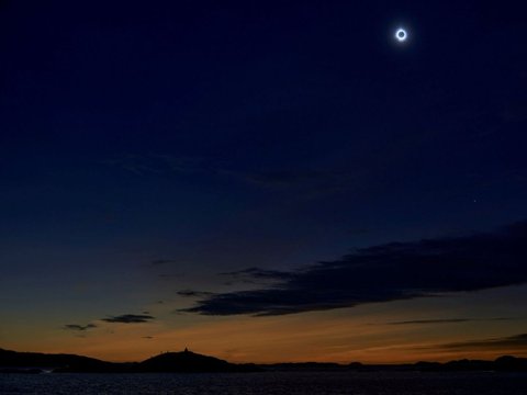 FOTO: Penampakan Gerhana Matahari Total di Amerika yang Mengundang Perhatian Jutaan Pasang Mata Orang di Dunia