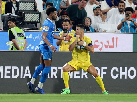 FOTO: Momen Cristiano Ronaldo Emosi Sikut Ali Al Bulayhi hingga Dihadiahi Kartu Merah saat Al Nassr Kalah