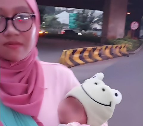 Touching Mudik Story! This Motorcyclist Did Not Expect a Video Asking for a Ride Home to be Granted Because of Pity for a Baby Still Infants