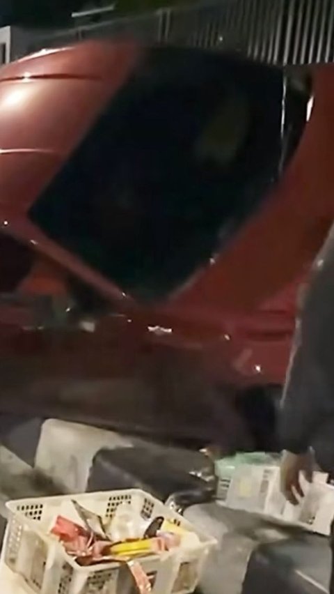 Mobil Sport Disebut Gagal ‘Drift’ di PIM hingga Tabrak Penjual Kopi Keliling, Begini Kata Polisi