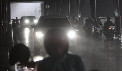 Dikutip dari Antara, untuk wilayah DKI Jakarta, BMKG memprakirakan hujan ringan berpotensi mengguyur wilayah Jakarta Barat, Jakarta Selatan, dan Jakarta Timur pada Rabu siang.  <br>