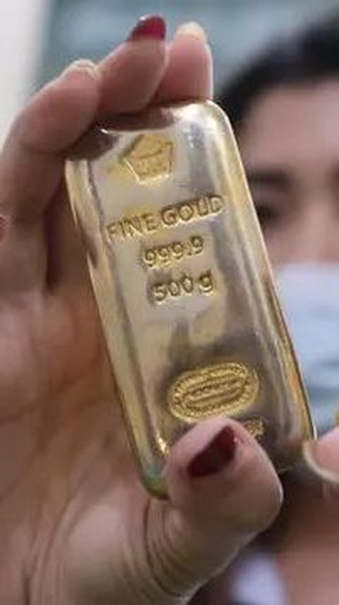 Harga Emas Antam Turun Rp15.000 per Gram, Cek Daftar Lengkapnya di Sini