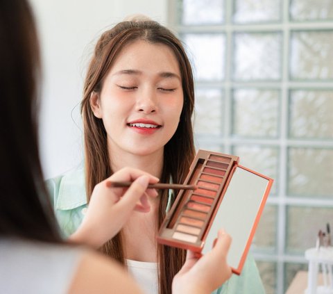 7 Tips Maksimalkan Makeup untuk Si Pemilik Pipi Tirus