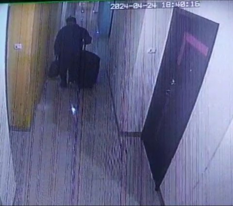 Detik-Detik Pelaku Pembunuhan Mayat Perempuan dalam Koper Terekam CCTV Keluar Hotel Pukul 6 Sore