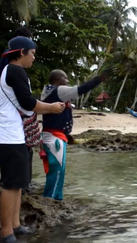 <b>Mengenal Uniknya Pantai Bakaro di Manokwari, Ada Tradisi Memanggil Ikan Pakai Peluit</b>