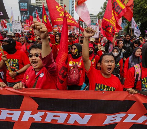 Ribuan buruh dari sejumlah aliansi juga memadati kawasan Bundaran HI, Jakarta, Rabu (1/5/2024). Mereka turut menyampaikan aspirasinya dalam aksi unjuk rasa memperingati May Day atau Hari Buruh Sedunia yang jatuh pada 1 Mei. Foto: Liputan6.com/Angga Yuniar
