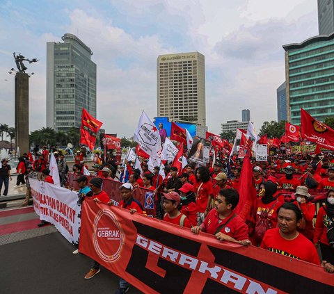FOTO: Momen Massa May Day di HI Singgung Pemerintah 'Agak Laen': Upah Dibayar Murah, Buruh Dipandang Rendah
