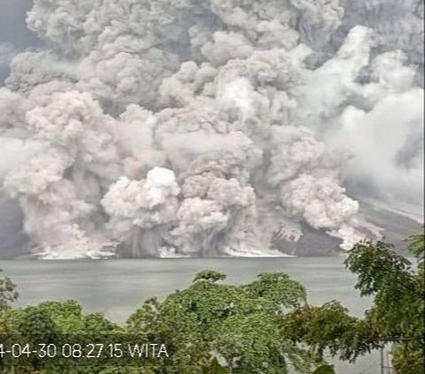 Ribuan Penumpang Pesawat Terdampak Abu Vulkanik Gunung Ruang