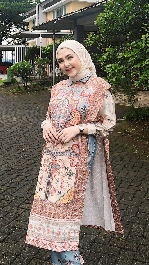 Inspirasi Tampil Elegan dengan Full Printing Outfit, Intip Yuk<br>