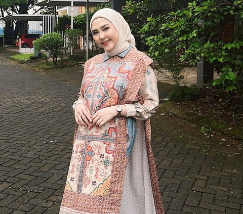 Inspiration for Hijabers to Look Elegant with Full Printing, Take a Peek
