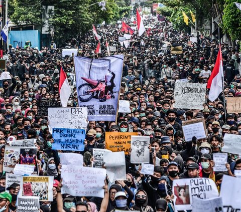 Usai Demo Buruh, DLH Jakarta Terjunkan Ratusan Personel untuk Bersihkan Sampah