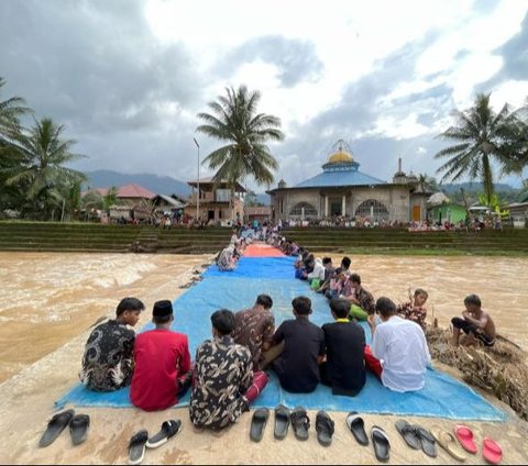 Asa Warga Jambi Menanti Air Bersih di Tengah Kali Tercemar Tambang Ilegal