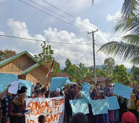 Asa Warga Jambi Menanti Air Bersih di Tengah Kali Tercemar Tambang Ilegal