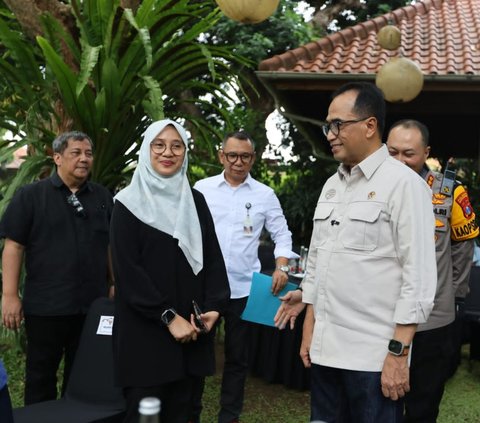 Disambut Bupati Ipuk, Menhub Budi Karya Bahas Bangun Sky Bridge Stasiun ke Pelabuhan Banyuwangi