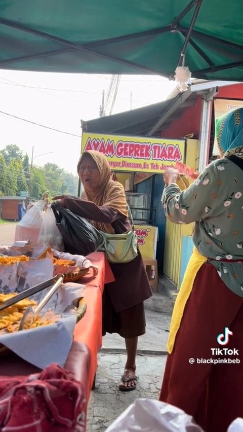 Viral Seorang Nenek Menangis karena Jualannya Dibeli Pakai Uang Palsu, Bikin Sedih