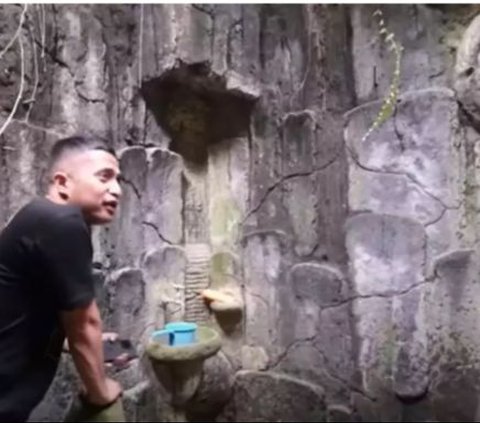 Living in a House Like a Wild Forest, Here's a Portrait of the Bathroom of Wealthy Entrepreneur Haji Asari, Everything Made of Stone and Fossil Wood