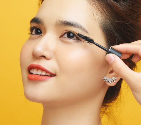 Don't Panic When Your Favorite Mascara Dries, Try These 4 'Sat Set' Solutions