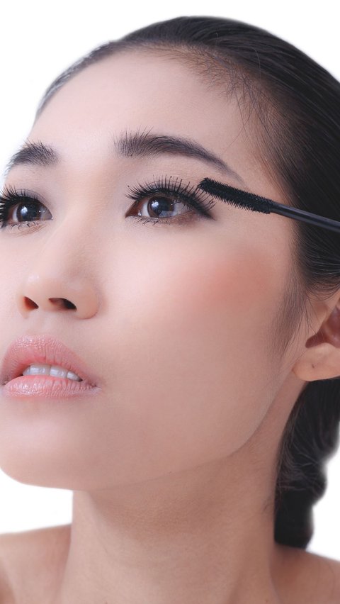 Don't Panic When Your Favorite Mascara Dries, Try These 4 'Sat Set' Solutions