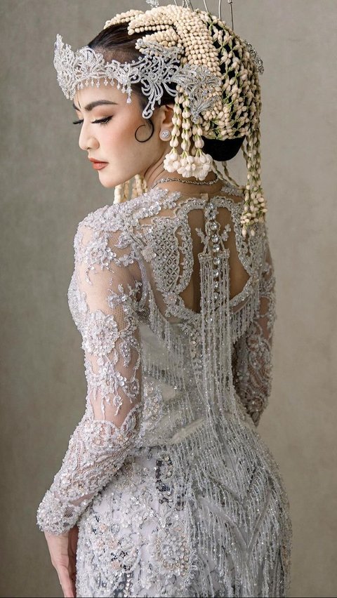 This is the Designer behind the Elegant and Luxurious Mahalini Kebaya during the Wedding Ceremony.