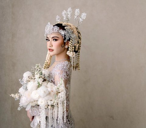 The Designer Behind Mahalini's Elegant and Luxurious Kebaya at the Wedding Ceremony