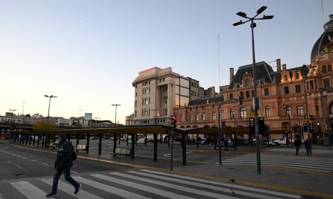 FOTO: Suasana Buenos Aires Bak Kota Mati, Lumpuh Total Imbas Aksi Mogok Massal Ribuan Pekerja