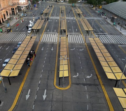 FOTO: Suasana Buenos Aires Bak Kota Mati, Lumpuh Total Imbas Aksi Mogok Massal Ribuan Pekerja