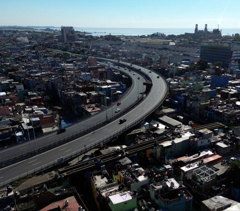 FOTO: Suasana Buenos Aires Bak Kota Mati, Lumpuh Total Imbas Aksi Mogok Massal Ribuan Pekerja