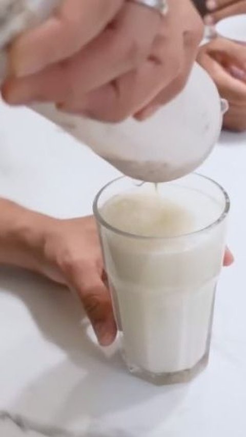 Meski sederhana, minuman susu kurma ini menjadi favorit Ricis sejak dahulu.<br>