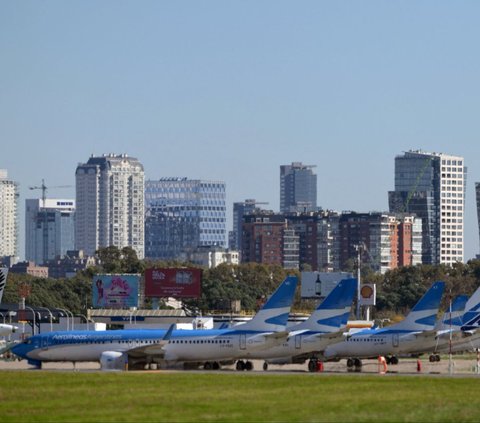 FOTO: Suasana Buenos Aires Bak Kota Mati, Lumpuh Total Imbas Aksi Mogok Massal Ribuan Pekerja