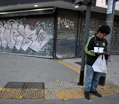 FOTO: Suasana Buenos Aires Bak Kota Mati, Lumpuh Total Imbas Aksi Mogok Massal Ribuan Pekerja