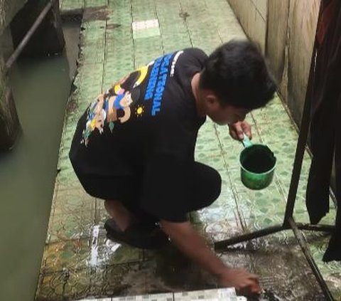 Rajin Bersihkan Masjid, Aksi Mulia Pemuda ini Langsung Berbuah Manis