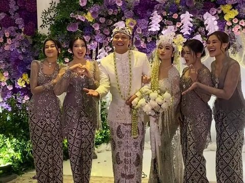 Portrait of Beautiful Artists Graduates of Indonesian Idol as Bridesmaids at the Wedding of Mahalini and Rizky Febian, Keisya Levronka's Appearance Highlighted