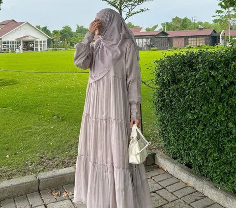 2 Inspirations Look with Hijab Syar'i Covering the Chest, Elegant Contemporary